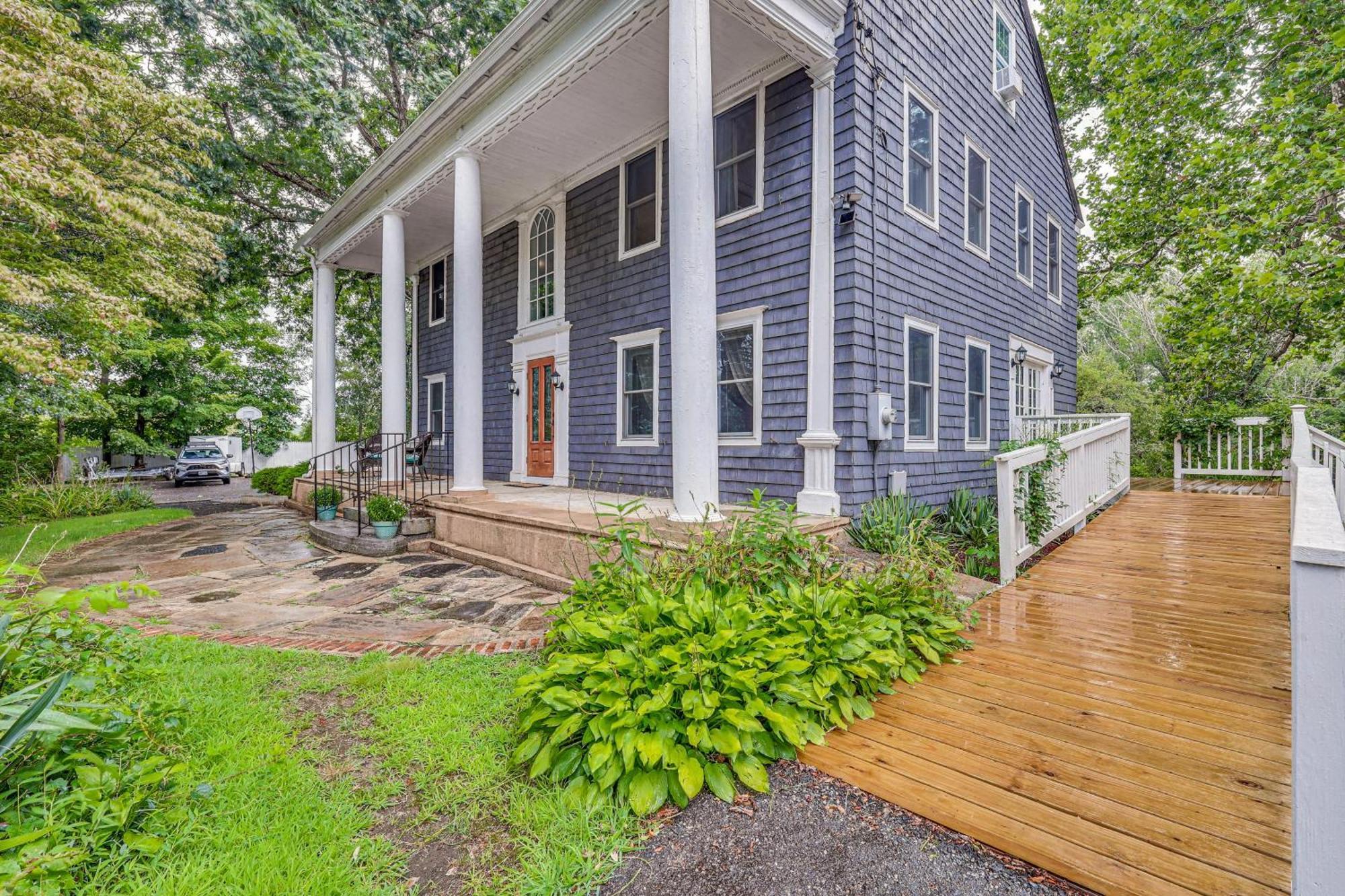 Quintessential New England Home With Patio And Grill! 퍼트넘 외부 사진
