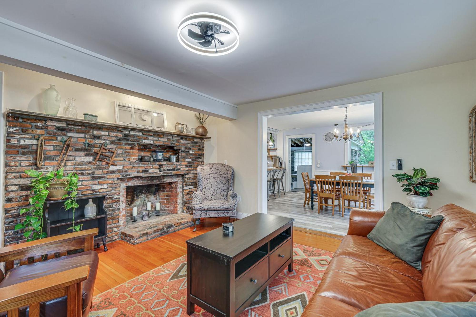 Quintessential New England Home With Patio And Grill! 퍼트넘 외부 사진