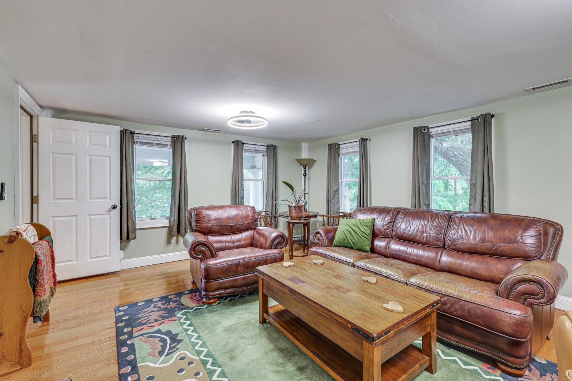 Quintessential New England Home With Patio And Grill! 퍼트넘 외부 사진