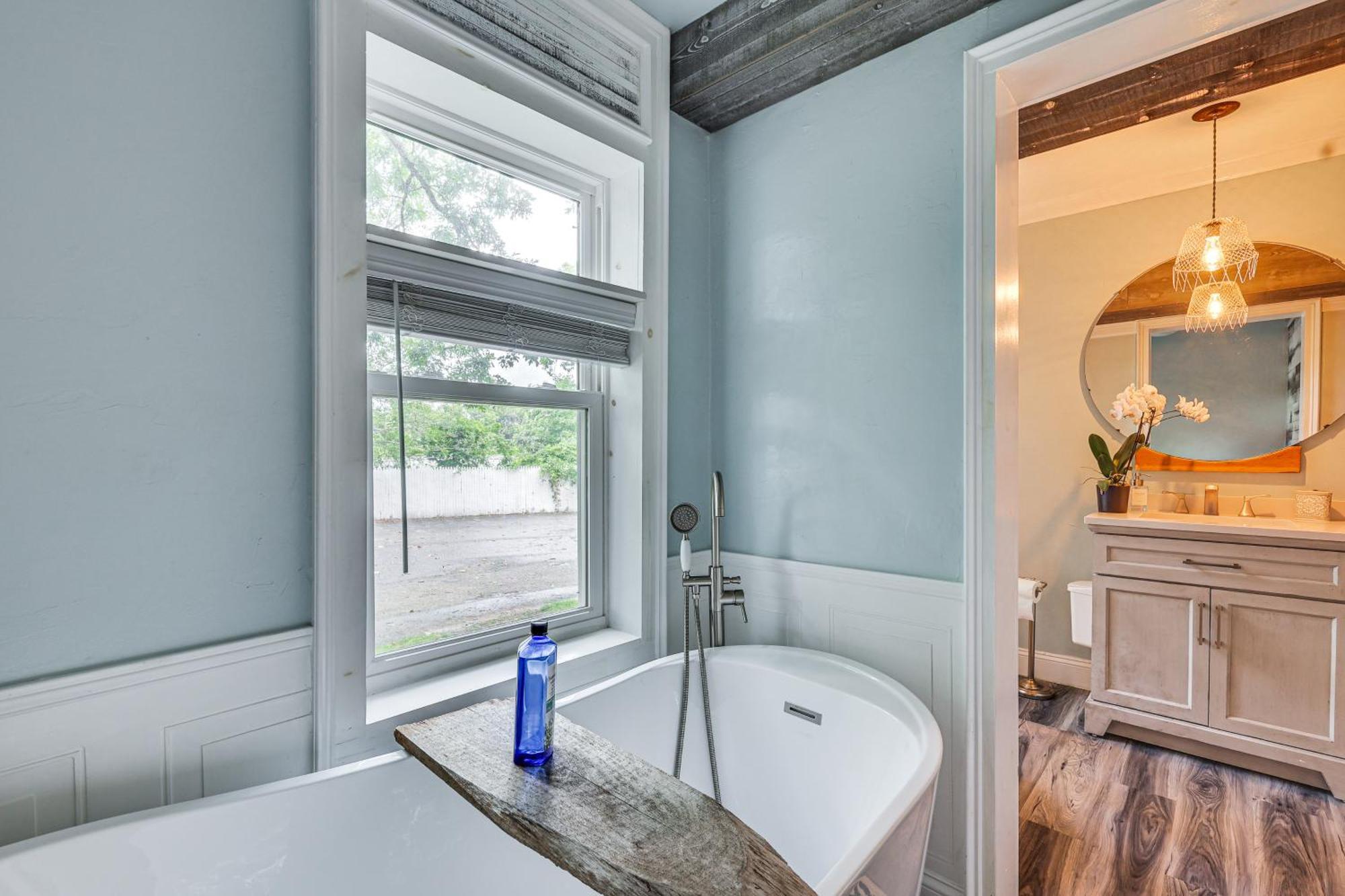 Quintessential New England Home With Patio And Grill! 퍼트넘 외부 사진