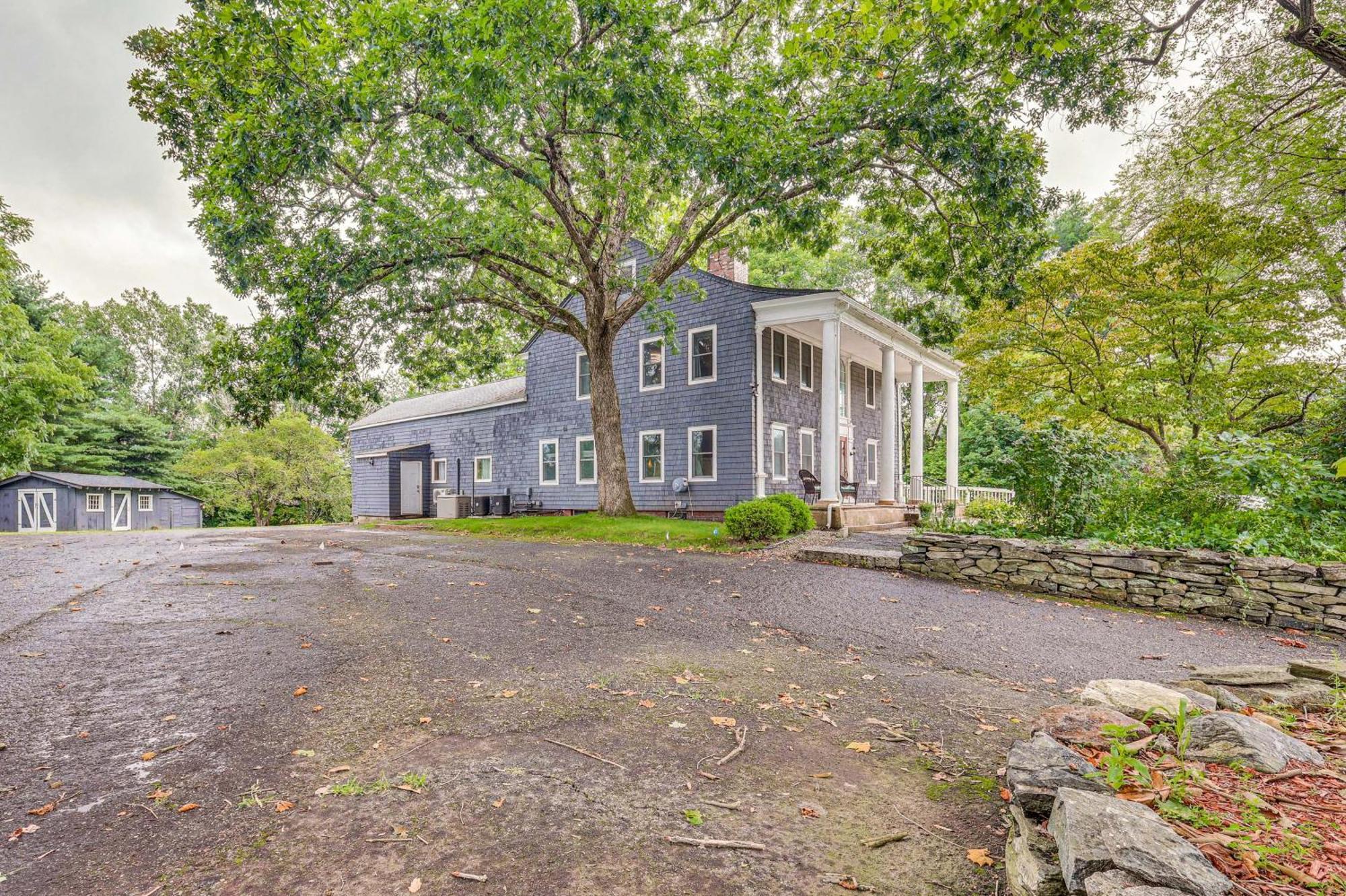 Quintessential New England Home With Patio And Grill! 퍼트넘 외부 사진