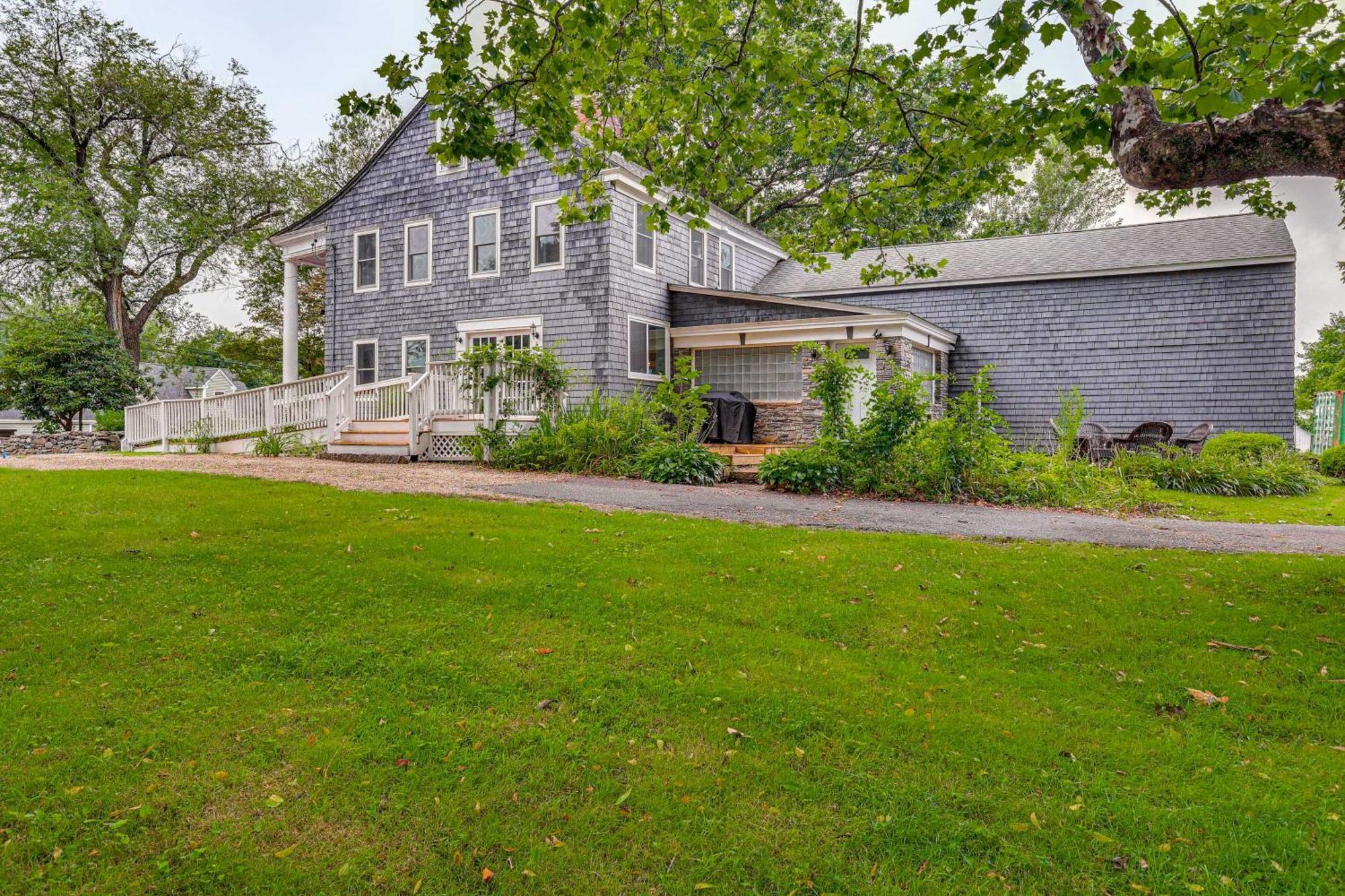 Quintessential New England Home With Patio And Grill! 퍼트넘 외부 사진