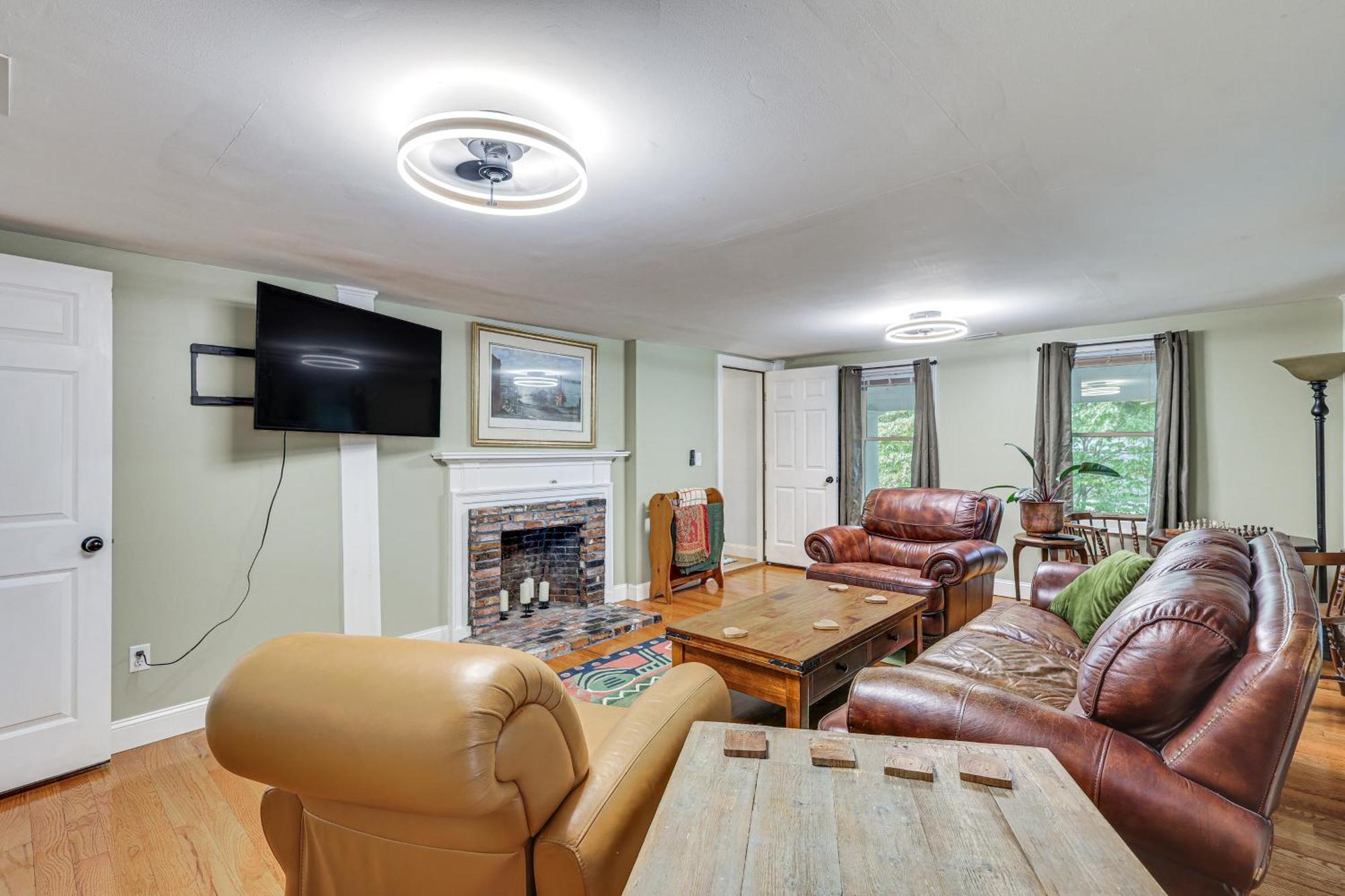 Quintessential New England Home With Patio And Grill! 퍼트넘 외부 사진
